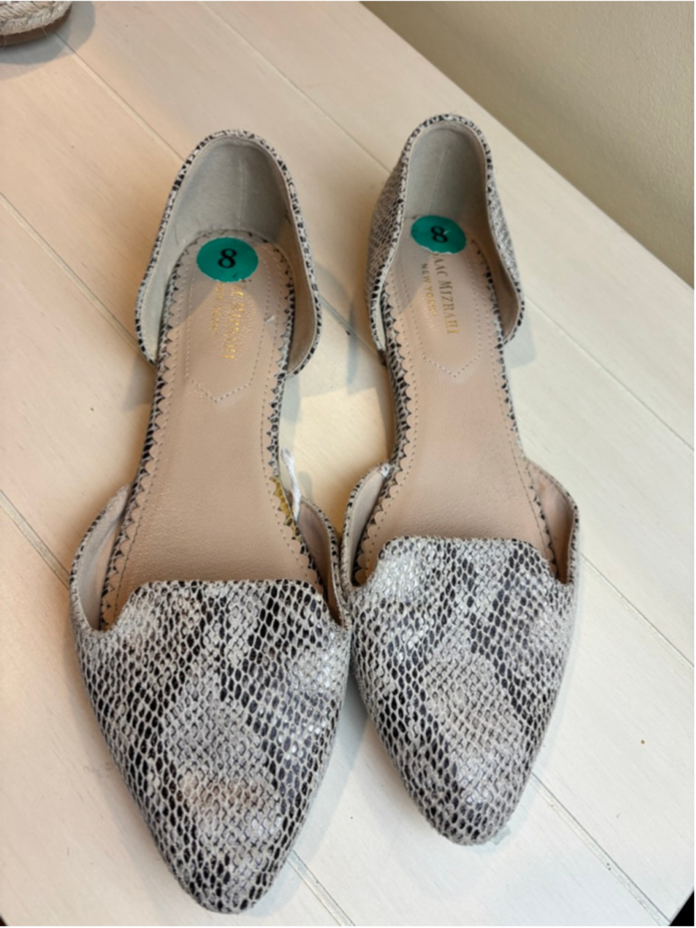 Women's Isaac Mizrahi Snake Print Flats Size 8 White/Black
